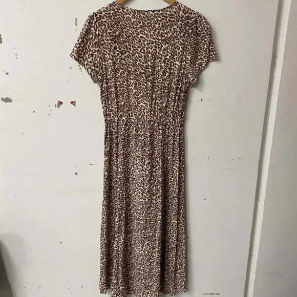 KIVARI Alena Leopard Print Tie Front Midi Dress - Picture 15 of 16